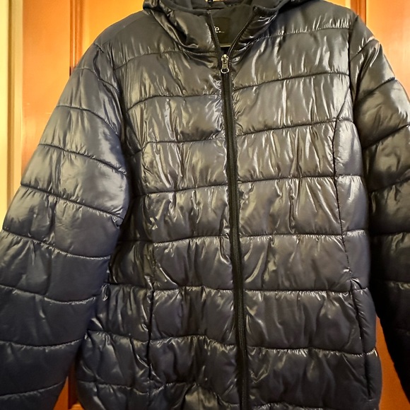 MENS WEAR: Size small and medium. Used good or Brand new - Picture 4 of 10